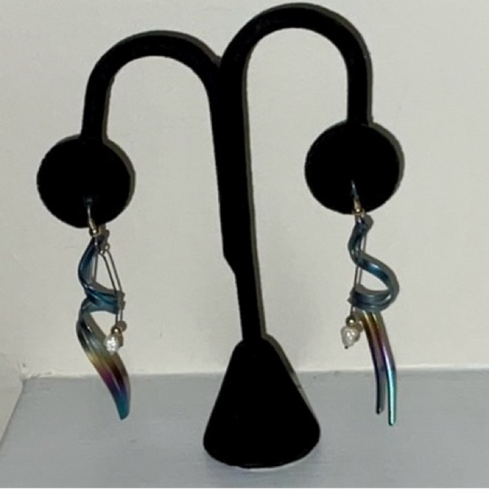 Unsigned Lightweight Multi Colored Metal Wire Ear… - image 7